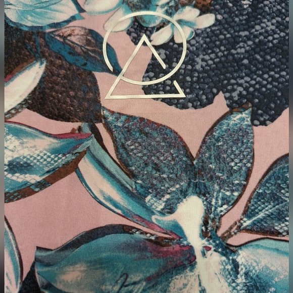 New Floral Long Sleeve Rashguard / Size 1X - Picture 4 of 9